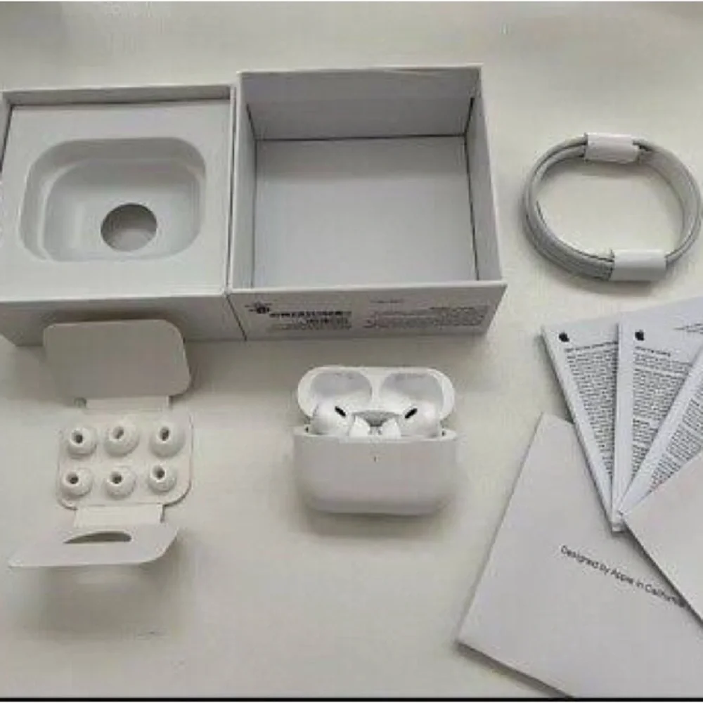 Apple White Wireless Earbuds with Charging Case
